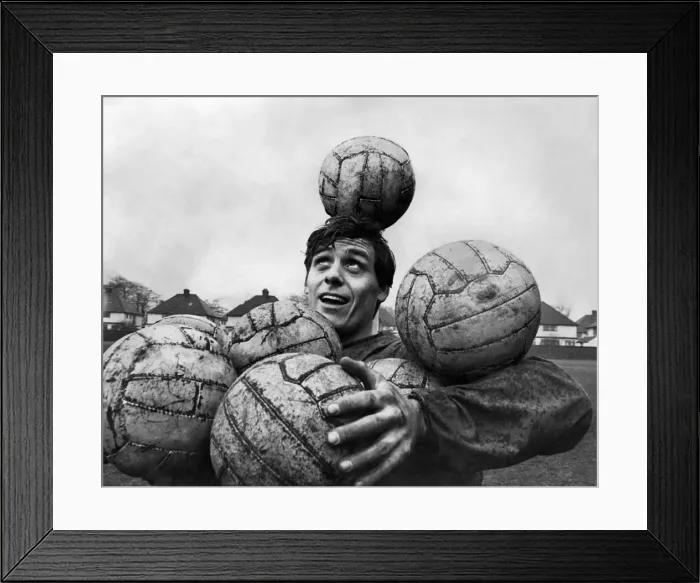 Framed Print : Everton prepare to meet Southport in the cup. Well in possession is keeper Gordon West Framed Print : Everton prepare to meet Southport in the cup. Well in possession is keeper Gordon West
