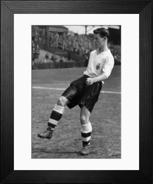 Framed Print : Bolton Wanderers footballer Malcom Edwards. May 1957 Framed Print : Bolton Wanderers footballer Malcom Edwards. May 1957