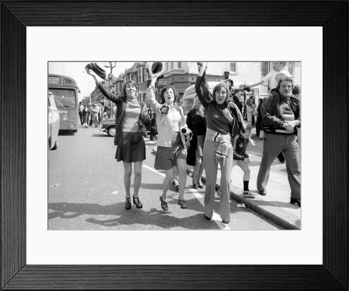 Framed Print : Jubilant West Ham fans outside Newham Town Hall as the West Ham team arrive at the end Framed Print : Jubilant West Ham fans outside Newham Town Hall as the West Ham team arrive at the end