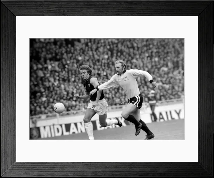 Framed Print : FA Cup Final at Wembley Stadium West Ham 2 v Fulham 0 Bobby Moore of Fulham Framed Print : FA Cup Final at Wembley Stadium West Ham 2 v Fulham 0 Bobby Moore of Fulham