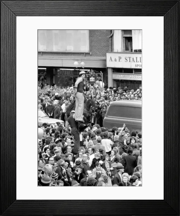 Framed Print : Jubilant West Ham fans gathered outside Newham Town Hall as the West HAm team arrive Framed Print : Jubilant West Ham fans gathered outside Newham Town Hall as the West HAm team arrive