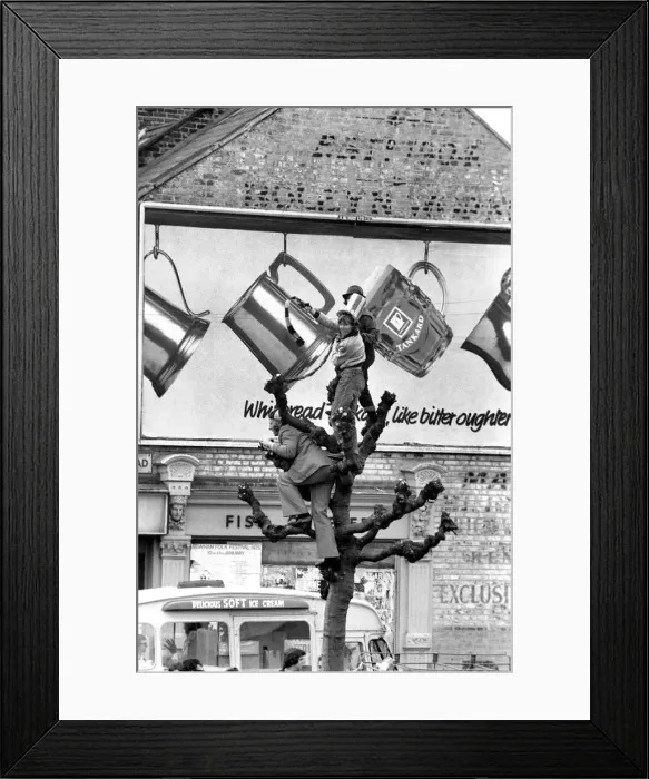 Framed Print : West Ham fans try to get a good view above the crowds during the West Ham victory parade