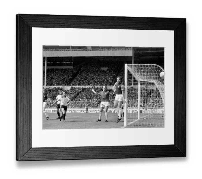 Framed Print : FA Cup Final at Wembley Stadium West Ham 2 v Fulham 0 Action from the match