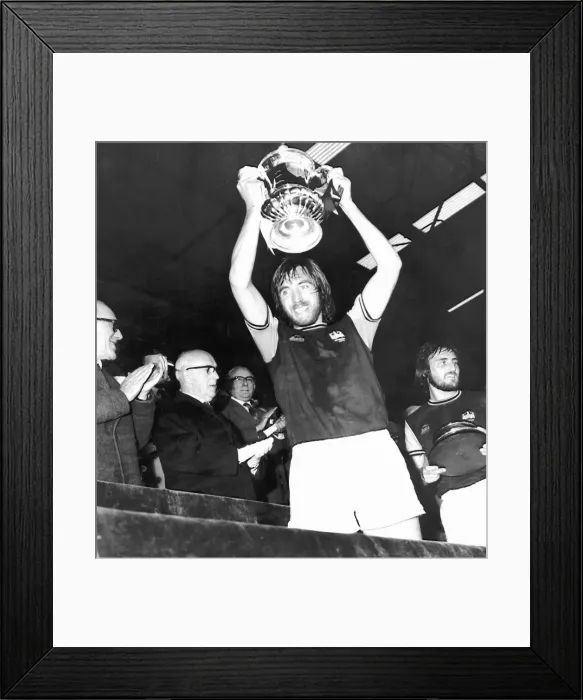 Framed Print : Billy Bonds West Ham captain lifts the FA Cup 197 at Wembley after West Ham had Framed Print : Billy Bonds West Ham captain lifts the FA Cup 197 at Wembley after West Ham had