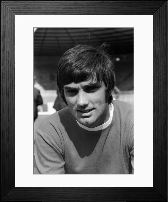 Framed Print : George Best of Manchester United 1968 Framed Print : George Best of Manchester United 1968