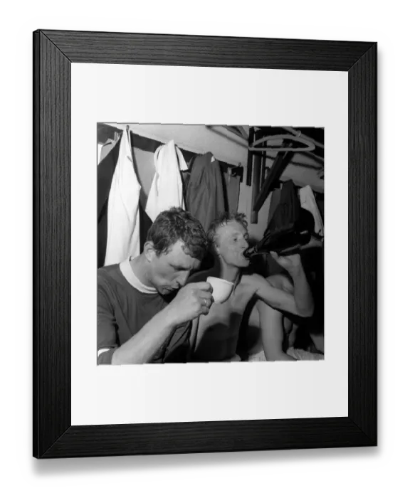 Framed Print : Manchester Uniteds Denis Law drinking champagne in the dressing room at Wembley with