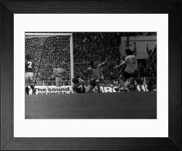 Framed Print : Alan Sunderland scores a goal in the FA cup final 1979 for Arsenal v Manchester Framed Print : Alan Sunderland scores a goal in the FA cup final 1979 for Arsenal v Manchester