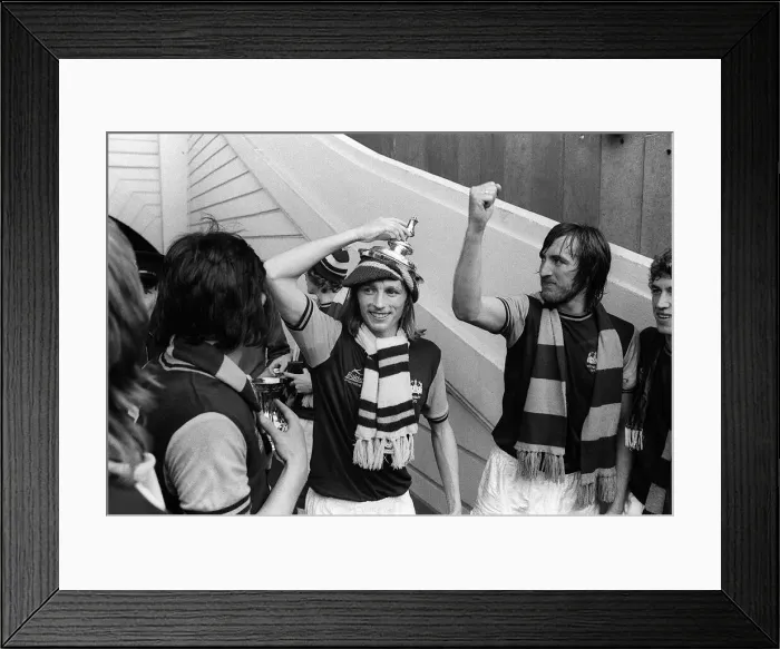 Framed Print : Alan Taylor & Billy Bonds of West Ham with Fa Cup 1975 after beating Fulham Framed Print : Alan Taylor & Billy Bonds of West Ham with Fa Cup 1975 after beating Fulham