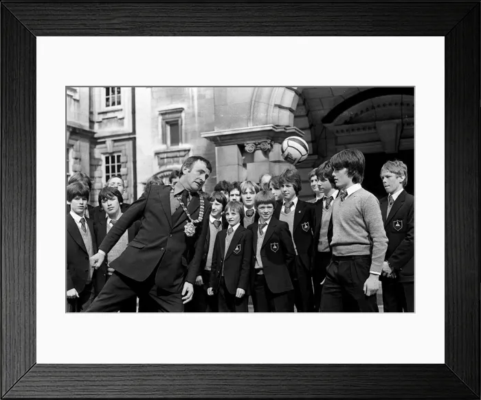 Framed Print : Deramore School Pupils Visit Belfast City Hall. On the ball with pupils of Deramore