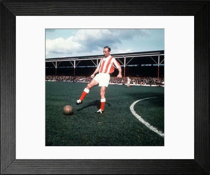 Framed Print : Ex footballer for Stoke City Stanley Matthews September 1962 Framed Print : Ex footballer for Stoke City Stanley Matthews September 1962