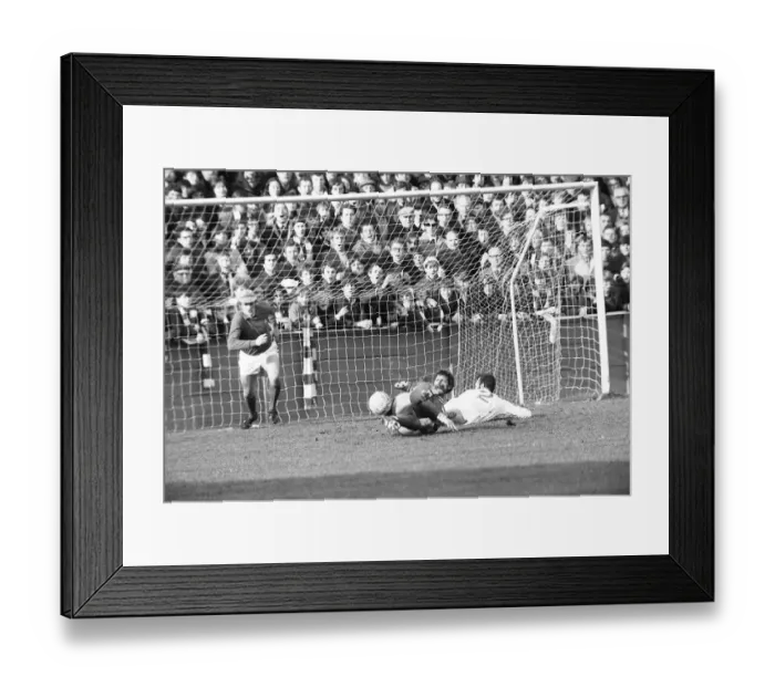 Framed Print : Ray Crawford scores second goal for Colchester during FA cup 1971 v Leeds FC Paul Reaney