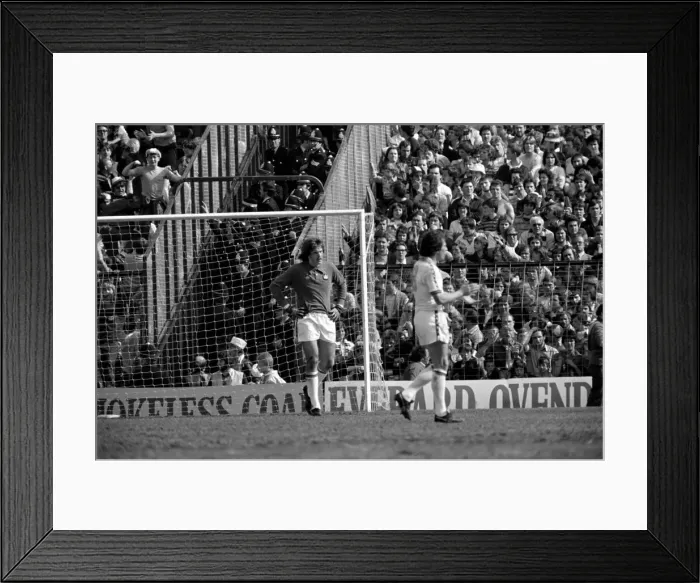 Framed Print : F.A Cup Semi Final - West Ham 1 v. Everton 1. April 1980 LF02-26-109 *** Local Caption Framed Print : F.A Cup Semi Final - West Ham 1 v. Everton 1. April 1980 LF02-26-109 *** Local Caption