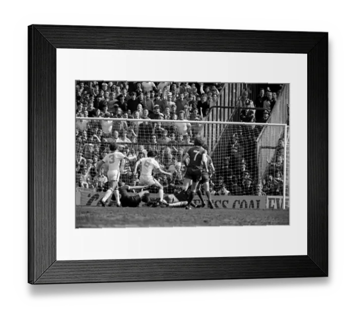 Framed Print : F.A Cup Semi Final - West Ham 1 v. Everton 1. April 1980 LF02-26-070 *** Local Caption Framed Print : F.A Cup Semi Final - West Ham 1 v. Everton 1. April 1980 LF02-26-070 *** Local Caption