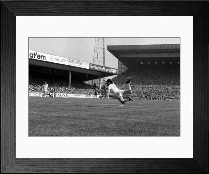 Framed Print : F.A Cup Semi Final - West Ham 1 v. Everton 1. April 1980 LF02-26-060 *** Local Caption Framed Print : F.A Cup Semi Final - West Ham 1 v. Everton 1. April 1980 LF02-26-060 *** Local Caption