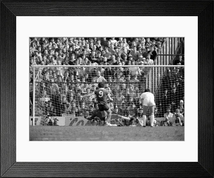 Framed Print : F. A Cup Semi Final - West Ham 1 v. Everton 1. April 1980 LF02-26-051 Framed Print : F. A Cup Semi Final - West Ham 1 v. Everton 1. April 1980 LF02-26-051