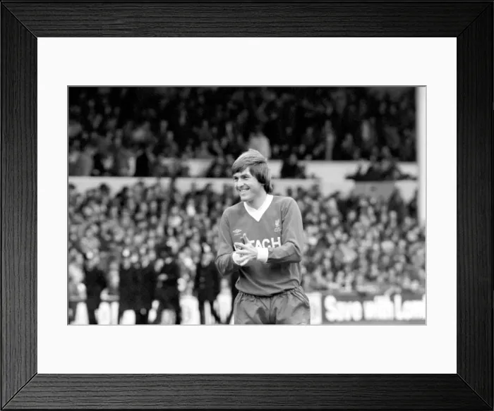 Framed Print : English League Division One match at White Hart Lane. Tottenham Hotspur 2 v Framed Print : English League Division One match at White Hart Lane. Tottenham Hotspur 2 v