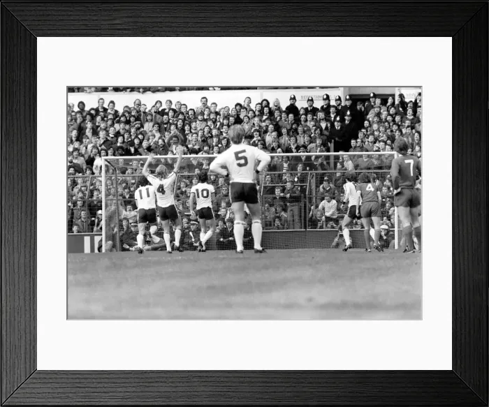 Framed Print : Tottenham Hotspur 2 v. Liverpool 0. March 1980 LF02-18-104 Local Caption Division