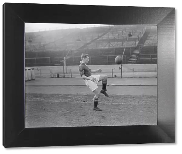 Football Roy Bentley of Chelsea, seen here training. 1  /  1  /  1951 B316  /  7