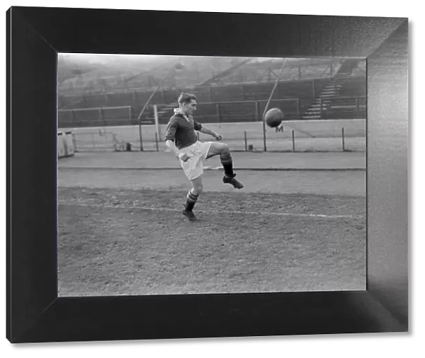 Footballl Roy Bentley of Chelsea, seen here training. 1  /  1  /  1951 B316  /  6