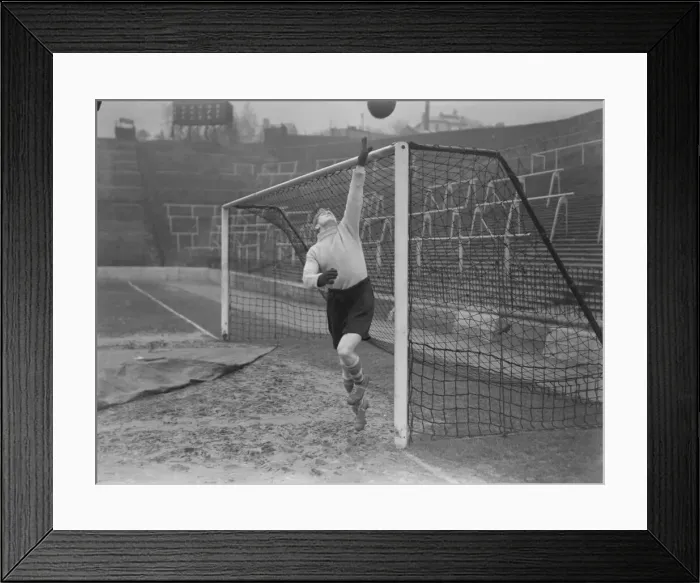 Framed Print : Football Sam Bartram (Charlton) B292 / 3 January 1951 Framed Print : Football Sam Bartram (Charlton) B292 / 3 January 1951