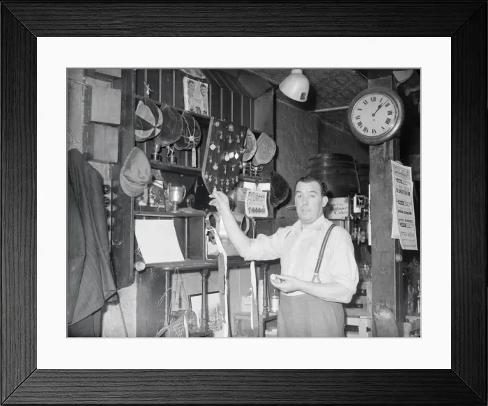 Framed Print : Football Former Everton footballer Bill Dixie Framed Print : Football Former Everton footballer Bill Dixie