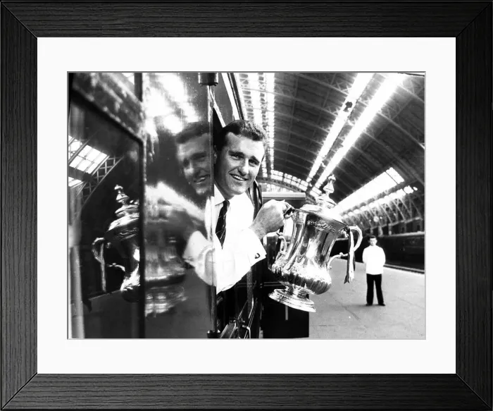 Framed Print : Manchester United captain Noel Cantwell leaning from the train with the FA cup trophy Framed Print : Manchester United captain Noel Cantwell leaning from the train with the FA cup trophy