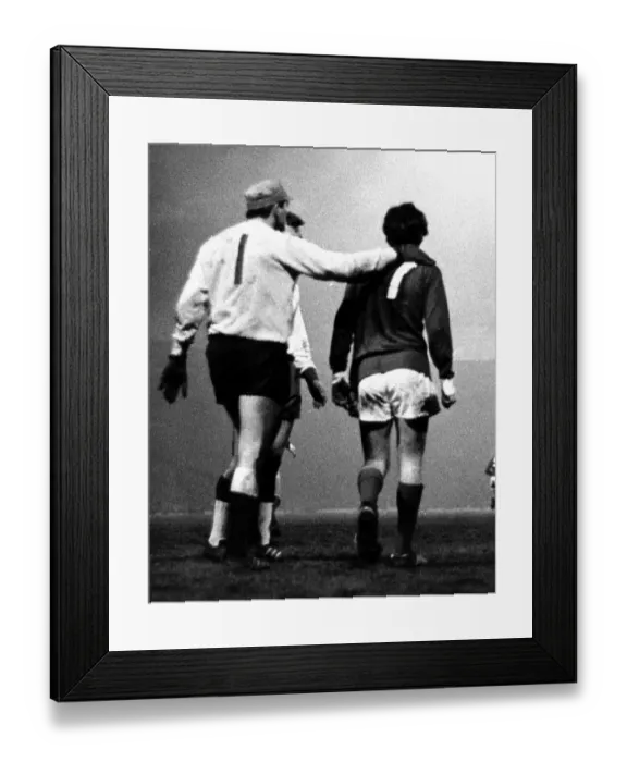 Framed Print : Manchester United v Gornik - 1968 Manchester United players celebrate after Framed Print : Manchester United v Gornik - 1968 Manchester United players celebrate after