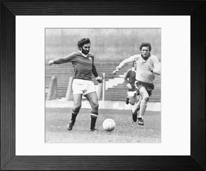 Framed Print : George Best in action for Manchester United October 1973 Framed Print : George Best in action for Manchester United October 1973