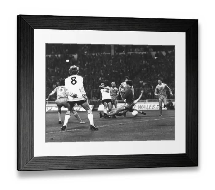 Framed Print : Tottenham Hotspur v Manchester City in thr FA Cup Final Replay at Wembley May1981