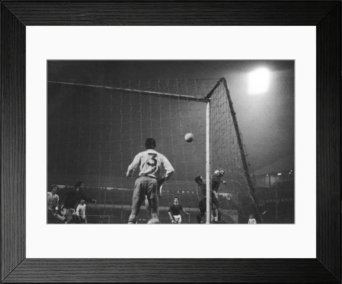Framed Print : FA Cup Third Round Replay at Goodison Park. Everton 2 v Burnley 1 Harry Framed Print : FA Cup Third Round Replay at Goodison Park. Everton 2 v Burnley 1 Harry