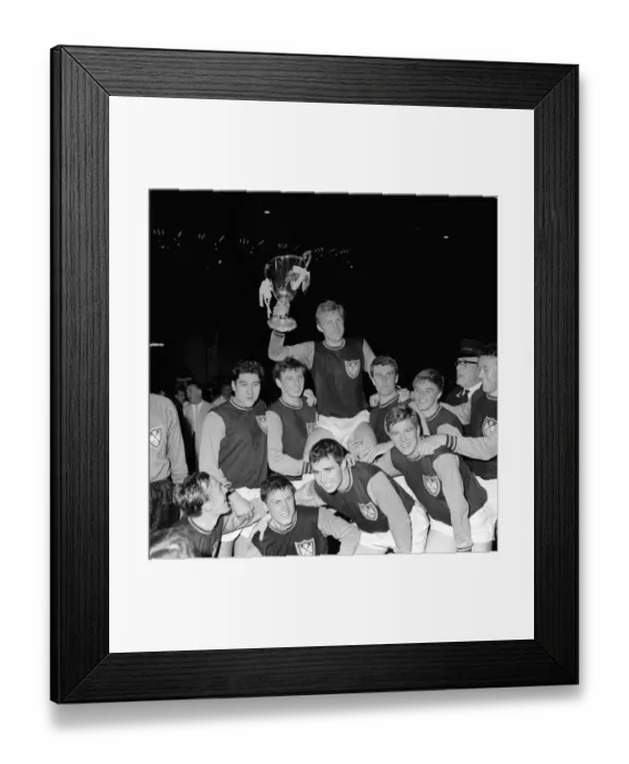 Framed Print : European Cup winners Cup Final at Wembley Stadium May 1965 West Ham United v 1860