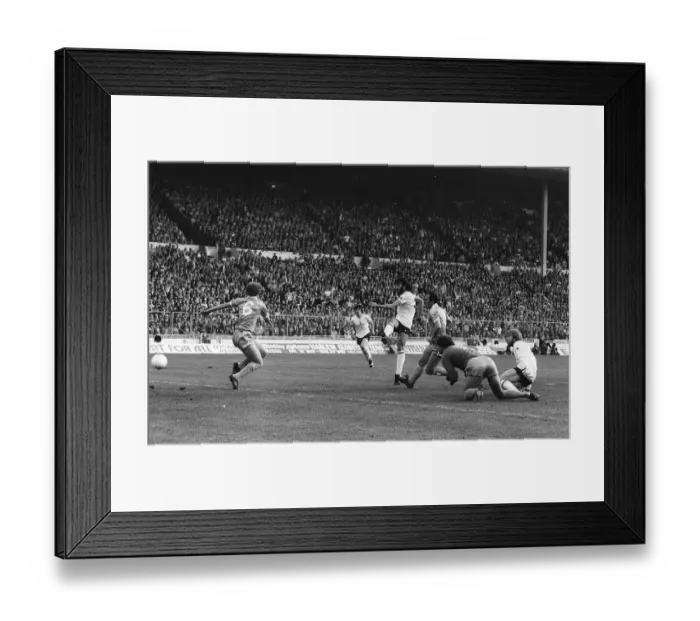 Framed Print : Tottenham Hotspur v Manchester City in the FA Cup Final Replay at Wembley May1981 Framed Print : Tottenham Hotspur v Manchester City in the FA Cup Final Replay at Wembley May1981