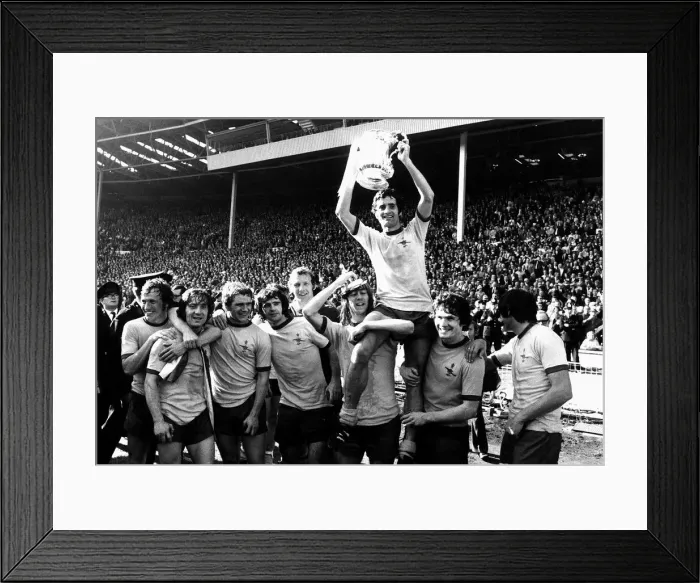 Framed Print : Arsenal 2 v Liverpool1 in FA Cup Final at Wembley May 1971 Frank McKlintock holds Framed Print : Arsenal 2 v Liverpool1 in FA Cup Final at Wembley May 1971 Frank McKlintock holds