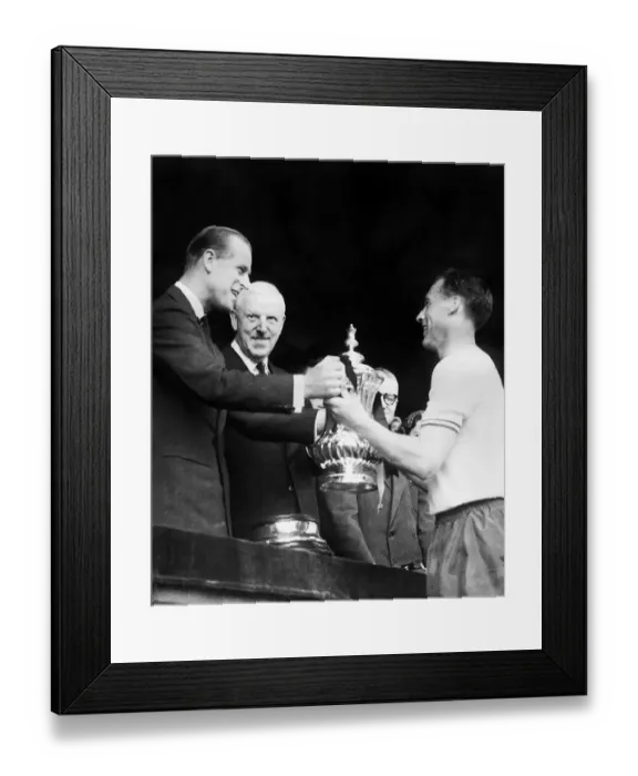 Framed Print : FA Cup Final at Wembley Stadium. Bolton Wanderers 2 v Manchester United 0 Framed Print : FA Cup Final at Wembley Stadium. Bolton Wanderers 2 v Manchester United 0