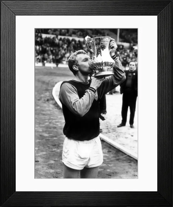 Framed Print : 1964 FA Cup Final West Ham United Bobby Moore kisses the trophy after his sides Framed Print : 1964 FA Cup Final West Ham United Bobby Moore kisses the trophy after his sides