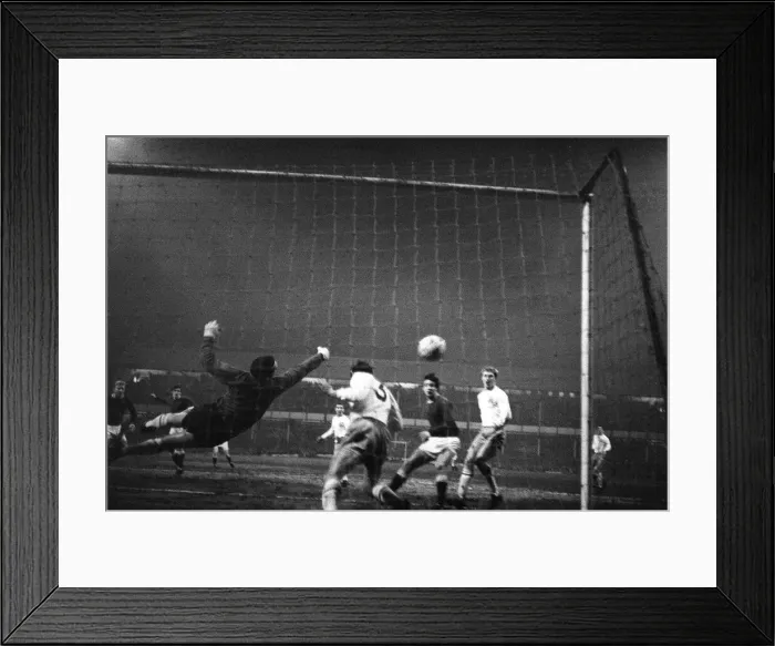 Framed Print : FA Cup Third Round Replay at Goodison Park. Everton 2 v Burnley 1 Harry
