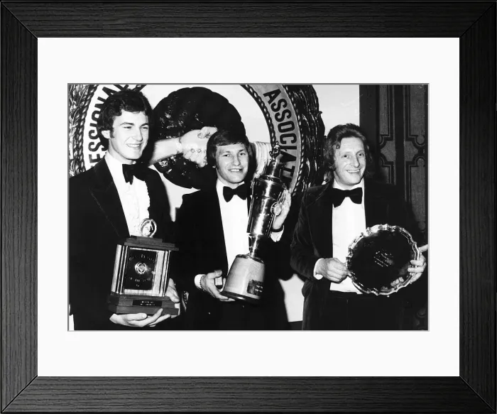 Framed Print : Mervyn Day football goalkeeper wins award at a PFA Dinner with Denis Law