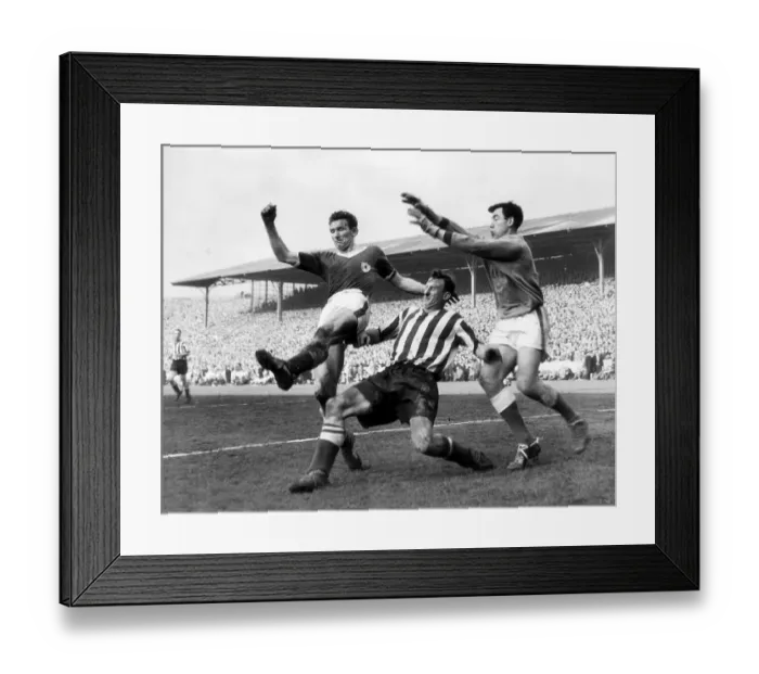 Framed Print : FA Cup Semi Final Leicester city v Sheffield United 1961 Gordon Banks goalkeeper