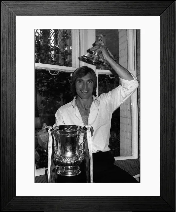 Framed Print : West Ham captain Billy Bonds poses with the FA Cup at the reception at the Town hall