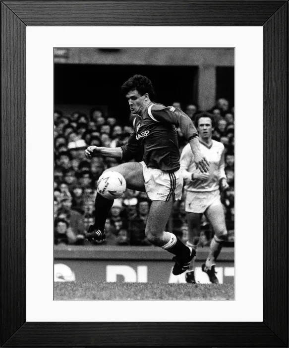 Framed Print : FA Cup Semi Final at Goodison Park April 1985 Manchester United v Liverpool Framed Print : FA Cup Semi Final at Goodison Park April 1985 Manchester United v Liverpool