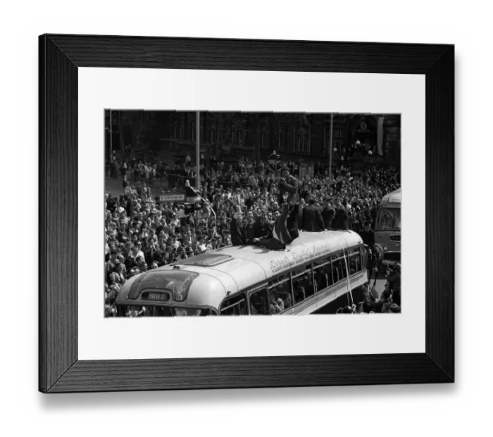 Framed Print : Bobby Moore presents the European Cup Winners Cup to the people of West Ham from the top Framed Print : Bobby Moore presents the European Cup Winners Cup to the people of West Ham from the top