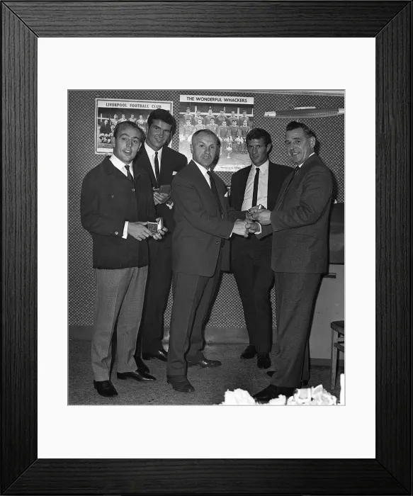 Framed Print : Bill Shankly is presented with his Tie Pin and Cuff links by the chairman of the