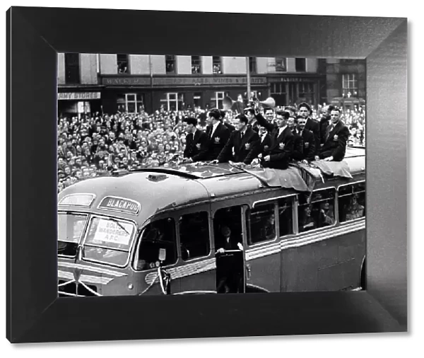 Bolton Wanderers team return home on coach May 1953 after losing to