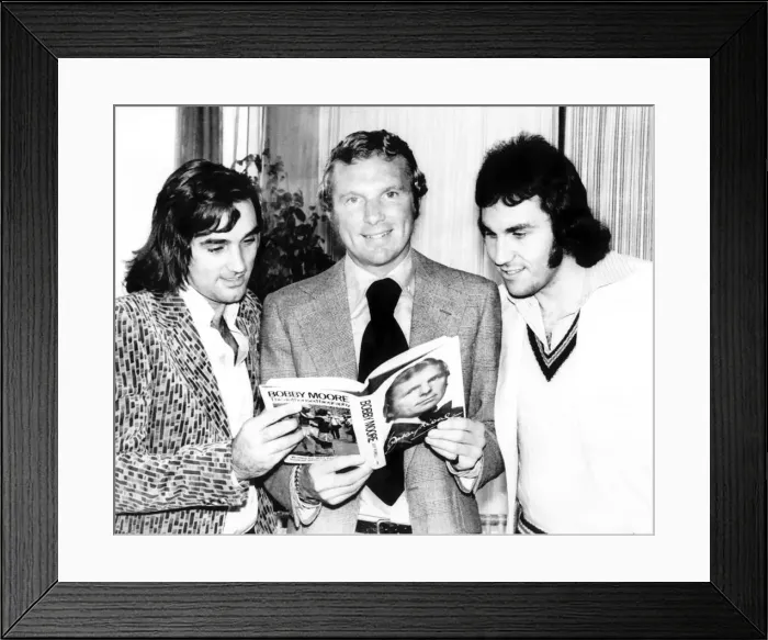 Framed Print : Bobby Moore with George Best and Gerry Francis at the launch of his book called Framed Print : Bobby Moore with George Best and Gerry Francis at the launch of his book called