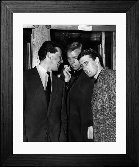 Framed Print : West Hams Bobby Moore, Geoff Hurst and Ken Brown just before leaving for their game Framed Print : West Hams Bobby Moore, Geoff Hurst and Ken Brown just before leaving for their game