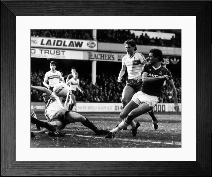 Framed Print : West Hams Alvin Martin has a shot on goal closley watched by Ipswich centre half Framed Print : West Hams Alvin Martin has a shot on goal closley watched by Ipswich centre half