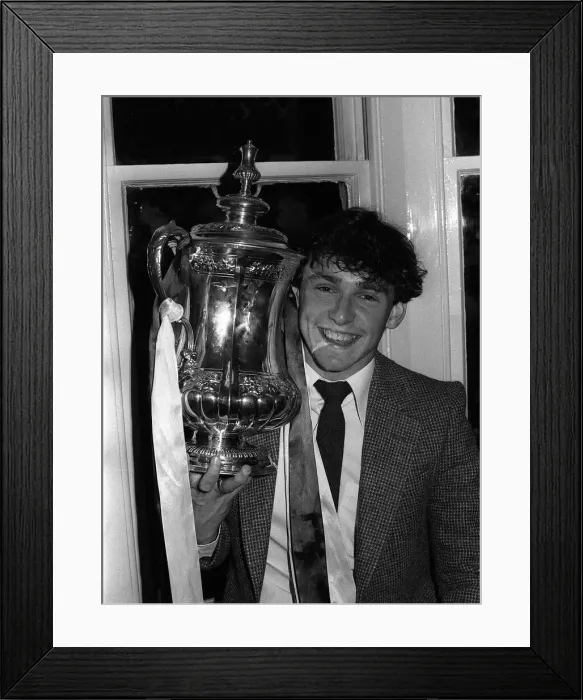 Framed Print : West Hams seventeen year old star Paul Allen with the FA Cup at the Town Hall