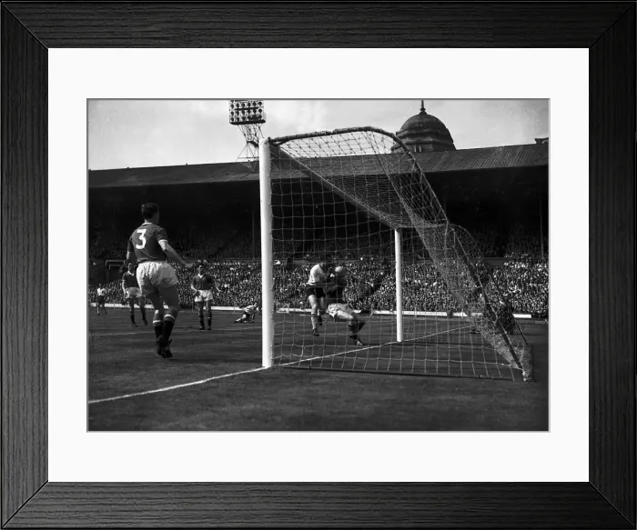 Framed Print : Nat Lofthouse charges into the Manchester United goalkeeper Harry Gregg Framed Print : Nat Lofthouse charges into the Manchester United goalkeeper Harry Gregg
