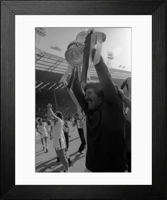 Framed Print : Phil Parkes with the FA Cup after West Ham had beaten Arsenal in the Final at Wembley Framed Print : Phil Parkes with the FA Cup after West Ham had beaten Arsenal in the Final at Wembley