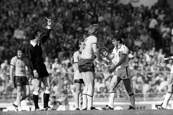 Referee George Courtney books Willie Young in FA Cup Final 1980